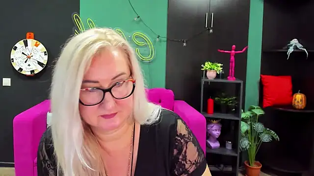ChristyBrooks online show from January 3, 2025, 1:47 pm