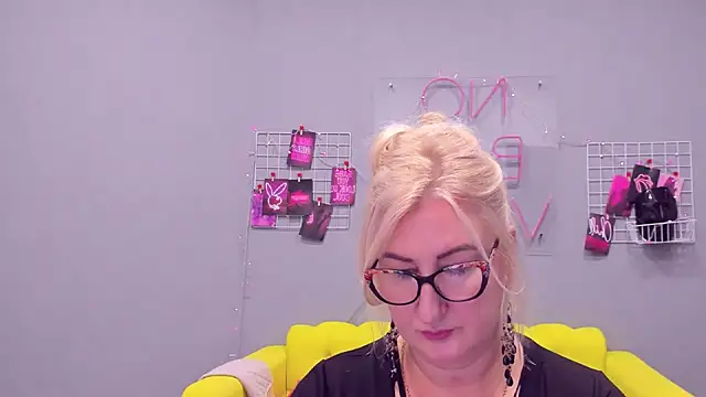 ChristyBrooks online show from January 14, 2025, 3:15 pm
