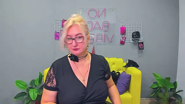 ChristyBrooks online show from January 27, 2025, 12:16 pm