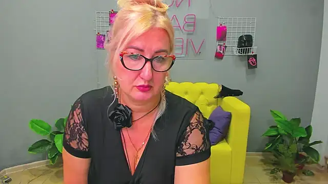 ChristyBrooks online show from January 27, 2025, 3:18 pm