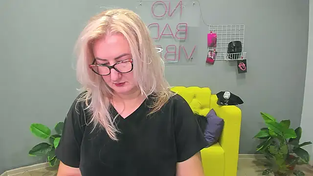 ChristyBrooks online show from January 28, 2025, 12:11 pm