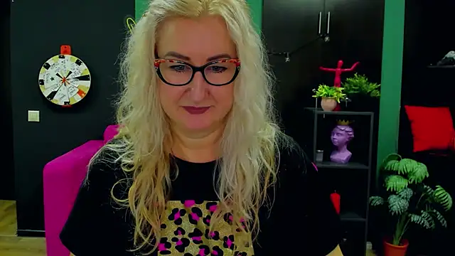 ChristyBrooks online show from February 4, 2025, 12:11 pm