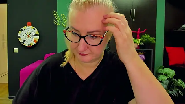 ChristyBrooks online show from February 6, 2025, 12:16 pm
