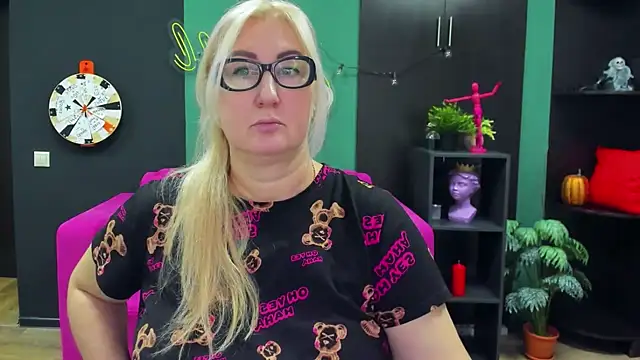 ChristyBrooks online show from February 12, 2025, 1:06 pm