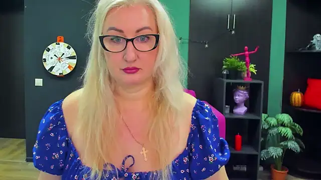 ChristyBrooks online show from February 21, 2025, 12:28 pm