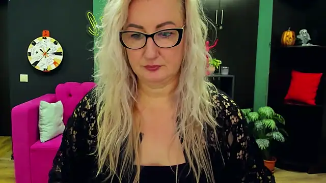 ChristyBrooks online show from March 19, 2025, 12:34 pm
