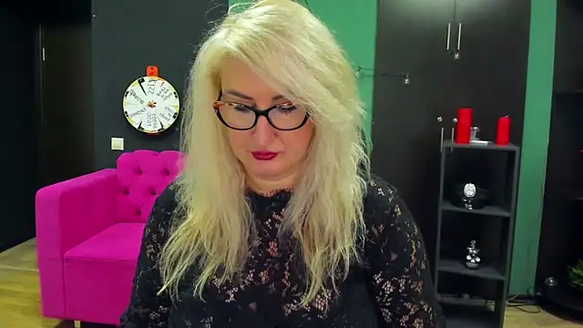 ChristyBrooks online show from September 20, 2025, 2:07 pm