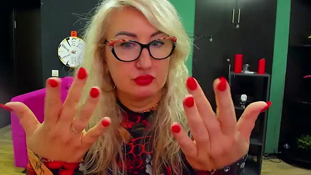 ChristyBrooks online show from September 21, 2025, 2:08 pm