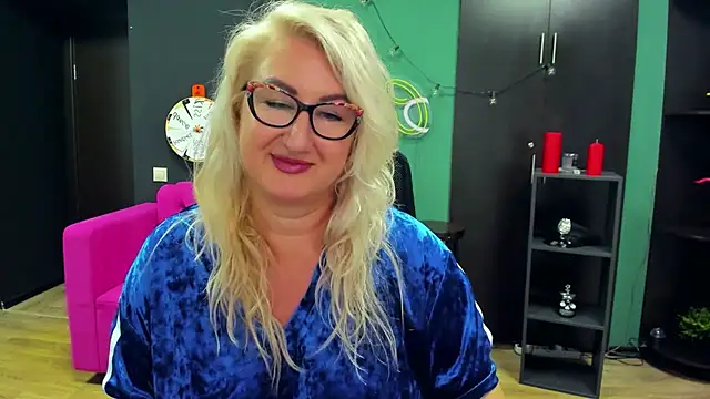 ChristyBrooks online show from October 1, 2025, 1:17 pm