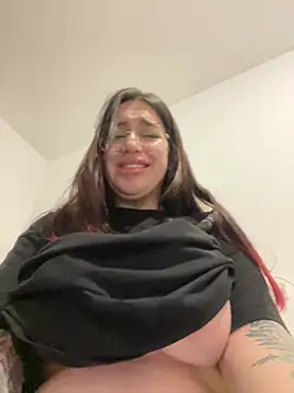 Snapshot of VikiDemi chatting on February 25, 2025, 7:36 pm VikiDemi online show from February 25, 2025, 7:36 pm