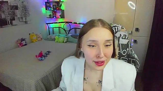 LinaTruly online show from April 24, 2026, 9:28 pm