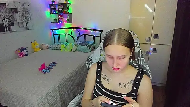 LinaTruly online show from May 4, 2026, 9:11 pm