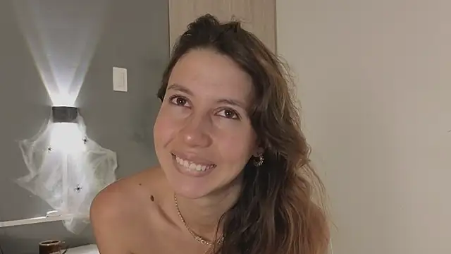 jolie lov online show from October 18, 2025, 1:12 pm