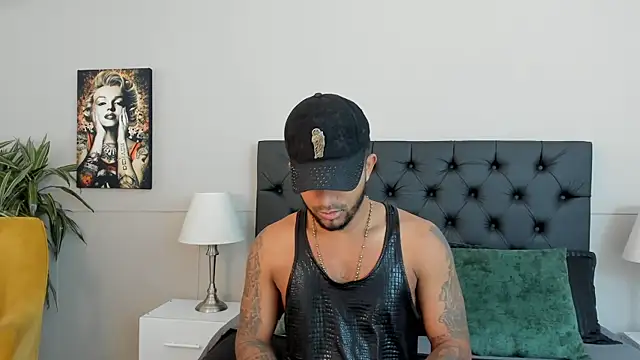 Snapshot of Robin_Rief chatting on October 14, 2025, 3:40 am Robin Rief online show from October 14, 2025, 3:40 am