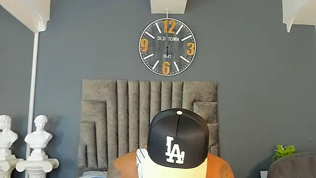 Snapshot of Robin_Rief chatting on May 14, 2026, 7:09 pm Robin Rief online show from May 14, 2026, 7:09 pm