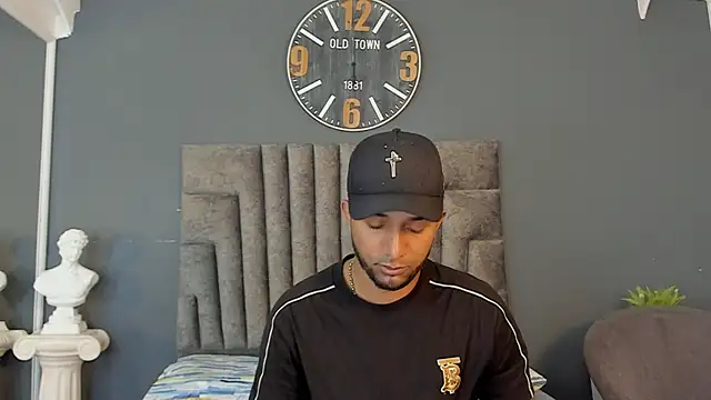 Snapshot of Robin_Rief chatting on May 16, 2026, 7:23 pm Robin Rief online show from May 16, 2026, 7:23 pm