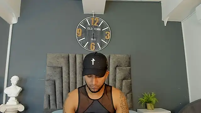 Snapshot of Robin_Rief chatting on June 9, 2026, 7:14 pm Robin Rief online show from June 9, 2026, 7:14 pm