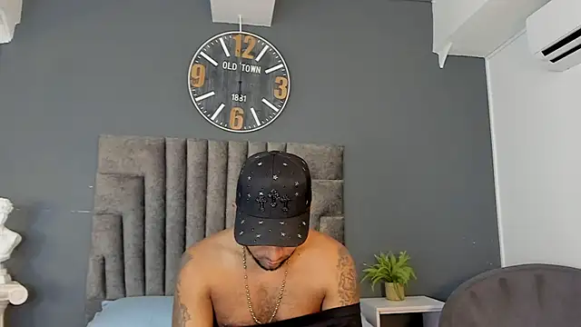 Snapshot of Robin_Rief chatting on June 11, 2026, 7:12 pm Robin Rief online show from June 11, 2026, 7:12 pm