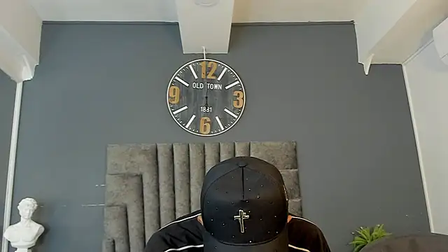 Snapshot of Robin_Rief chatting on June 13, 2026, 7:34 pm Robin Rief online show from June 13, 2026, 7:34 pm