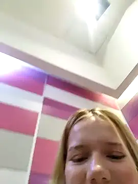 NicoleCut online show from January 2, 2025, 9:39 pm