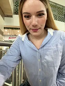 Snapshot of NicoleCut chatting on September 24, 2025, 7:17 pm NicoleCut online show from September 24, 2025, 7:17 pm