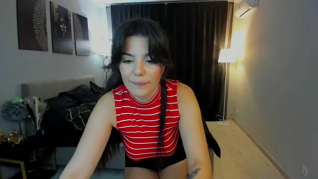 Snapshot of AlluringAriel chatting on September 17, 2025, 7:37 pm AlluringAriel online show from September 17, 2025, 7:37 pm