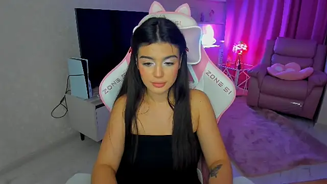 Snapshot of AlluringAriel chatting on September 28, 2025, 7:41 pm AlluringAriel online show from September 28, 2025, 7:41 pm