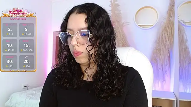 Aurora Brownn online show from February 2, 2026, 4:44 am