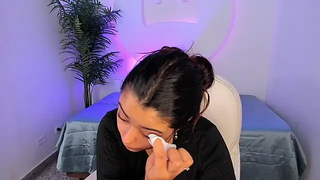 Ariana Pierce online show from December 20, 2025, 12:34 pm