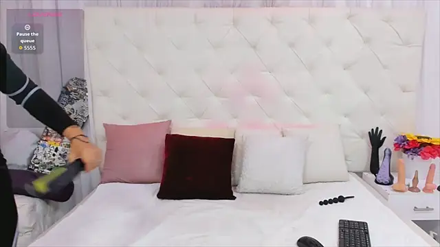 Snapshot of Valerik_cano1 chatting on September 17, 2025, 12:07 pm Valerik cano1 online show from September 17, 2025, 12:07 pm