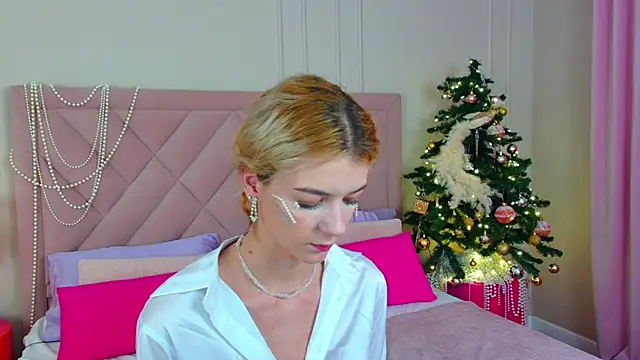 MeganMour online show from December 19, 2024, 10:53 pm
