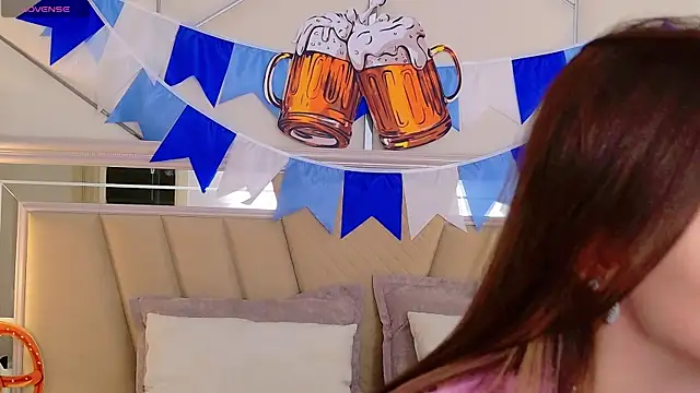 Snapshot of MeganMour chatting on September 27, 2025, 5:07 pm MeganMour online show from September 27, 2025, 5:07 pm