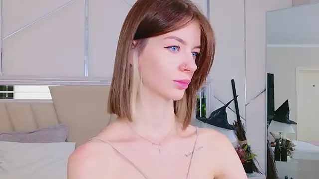 Snapshot of MeganMour chatting on October 31, 2025, 5:03 pm MeganMour online show from October 31, 2025, 5:03 pm