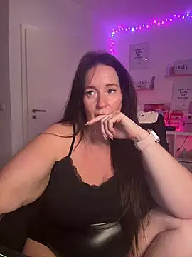 Engel mia online show from July 26, 2026, 8:49 pm