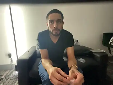 DerekPerez2025 online show from February 27, 2025, 4:31 am