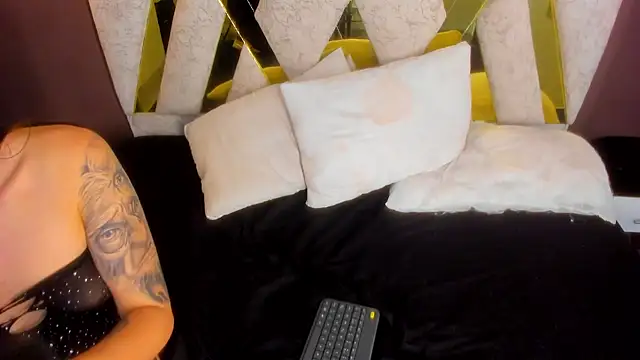 Amelia lorenz online show from December 24, 2024, 12:22 am