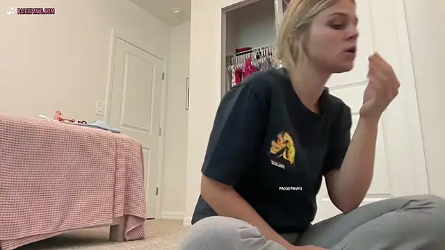 PaigePawg online show from November 1, 2025, 4:53 pm