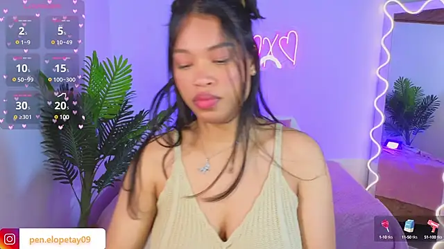Snapshot of penelope_tay1 chatting on February 3, 2025, 4:14 am penelope tay1 online show from February 3, 2025, 4:14 am