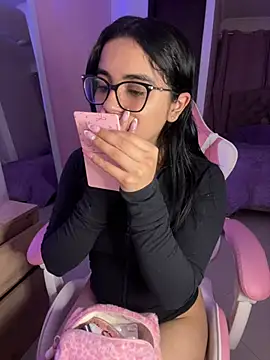 Emily-14 online show from May 5, 2026, 6:21 am