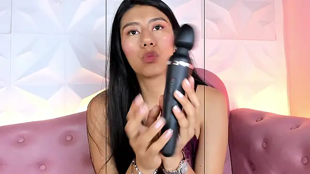 CarlaAlvez online show from February 4, 2025, 5:45 pm