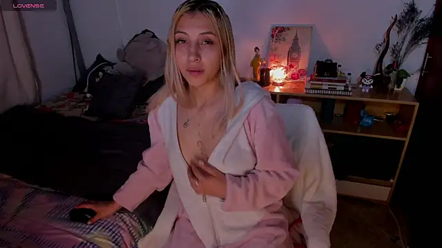 cuteweed420 online show from January 6, 2026, 3:10 am