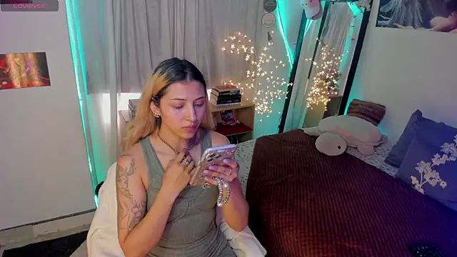 cuteweed420 online show from May 4, 2026, 9:55 pm
