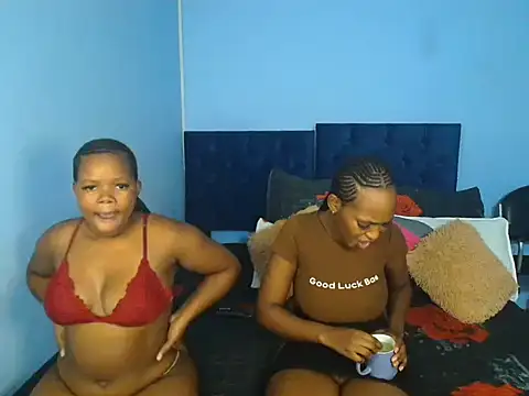 Conniesmall online show from December 28, 2024, 5:46 pm