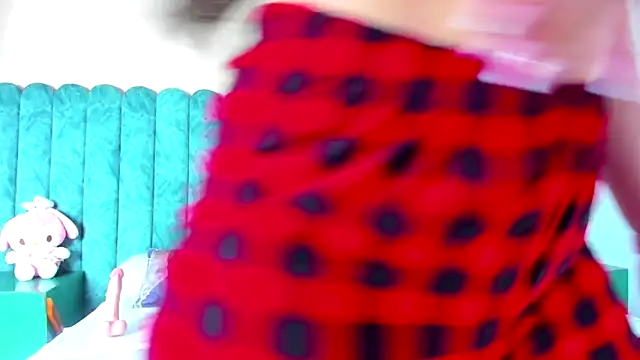 CarolineeMoreno online show from December 30, 2024, 1:03 pm