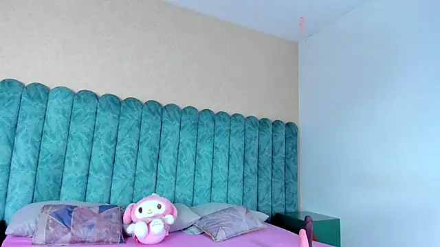 CarolineeMoreno online show from January 8, 2025, 1:09 pm