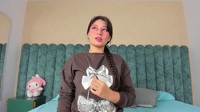 CarolineeMoreno online show from February 12, 2025, 12:44 pm