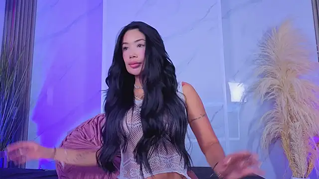 Chlooee   online show from May 11, 2026, 2:06 am
