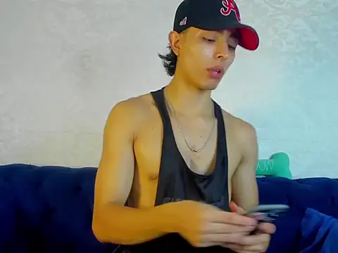 JoshRashfordd online show from December 20, 2024, 12:49 pm