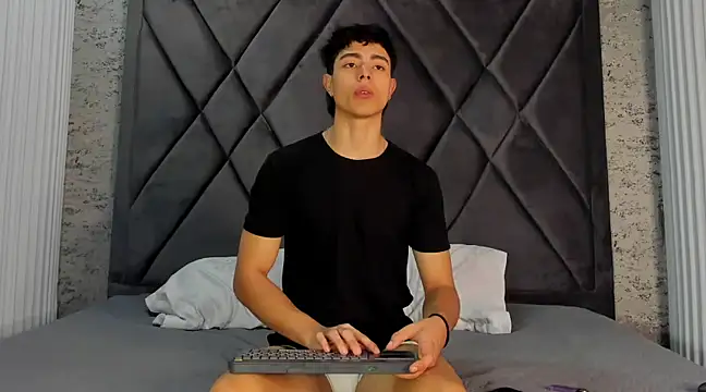 JoshRashfordd online show from February 16, 2025, 11:49 am