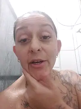 baixinhaloira online show from November 1, 2025, 3:30 am